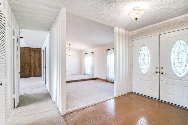 Building Photo - 1312 E Spring Valley Rd