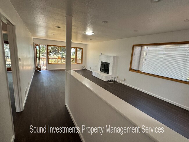 Building Photo - Beautiful 2-bedroom apartment with views!!