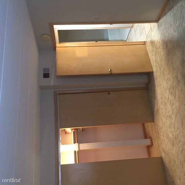 Building Photo - 1 br, 1 bath Condo - 3169 w 115th st