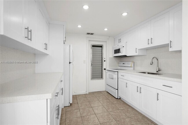 Building Photo - 7735 Abbott Ave