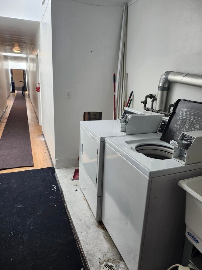 Building Photo - 5619 6th Ave