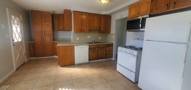Building Photo - 5295 S 1760 W