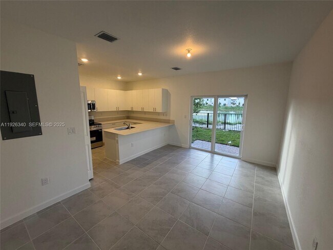 Foto del edificio - 2728 SE 26th Ave