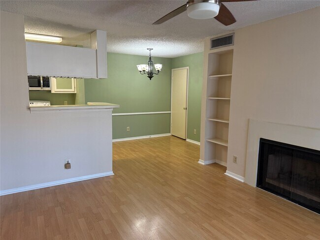 Foto del edificio - 2121 Hepburn St