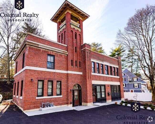 Building Photo - 2044 Beacon St