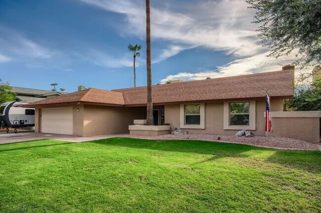 Building Photo - Move In Ready 3 Bed 2 Bath home with a POO...