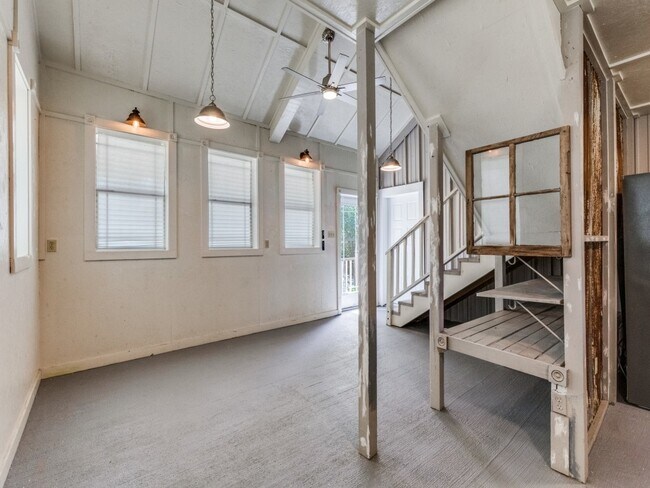 Foto del edificio - 1005 Center Cir