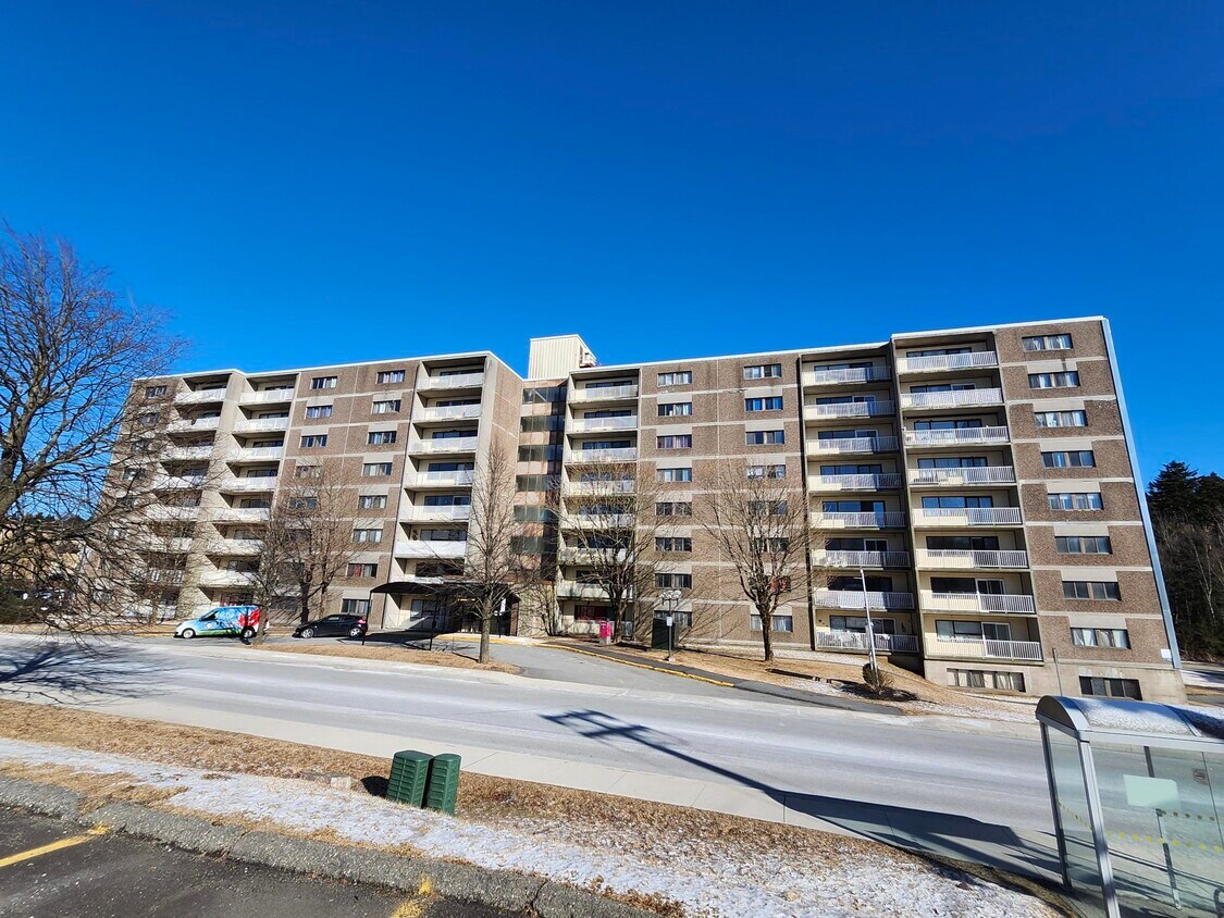 Building Photo - 411 Ellerdale St