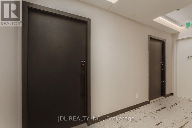 Building Photo - 609 Sherbourne St