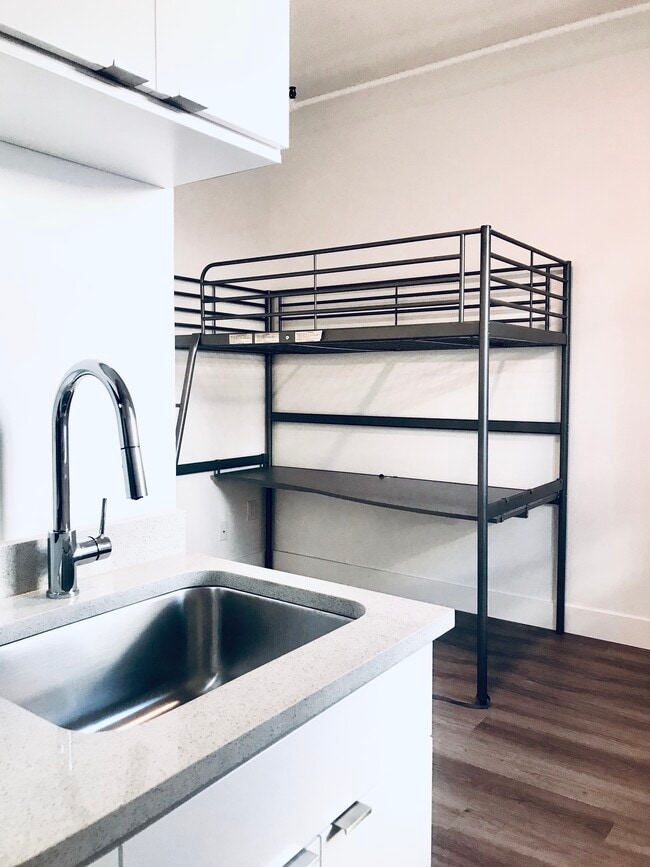 Building Photo - 116 W Hastings St