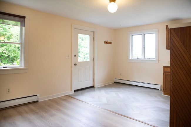 Building Photo - 202 Floral Ave