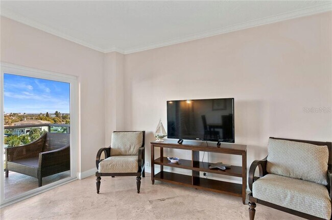 Building Photo - 880 Mandalay Ave