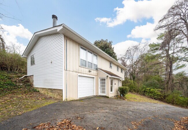 Foto del edificio - 4115 Harbor Hills Rd