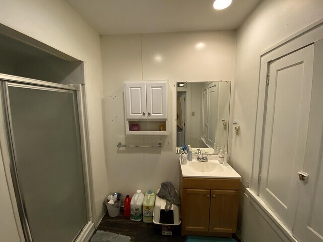 Building Photo - 905 Gompers Ave