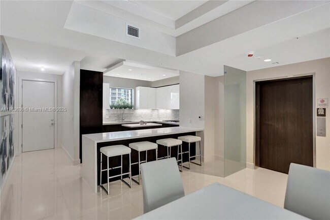 Foto del edificio - 3030 N Ocean Blvd