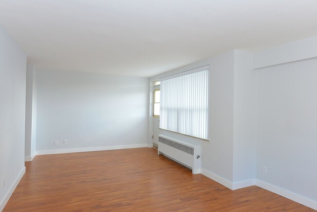 Interior Photo - 99 Tyndall Ave