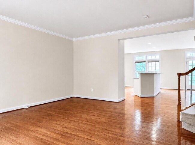 Foto del edificio - Elegant 3-Level Brick Front Townhome with 3 Bedrooms, 2.5 Baths & 1-Car Garage in South Riding