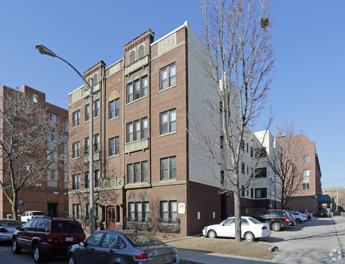 Building Photo - Varsity Apartments