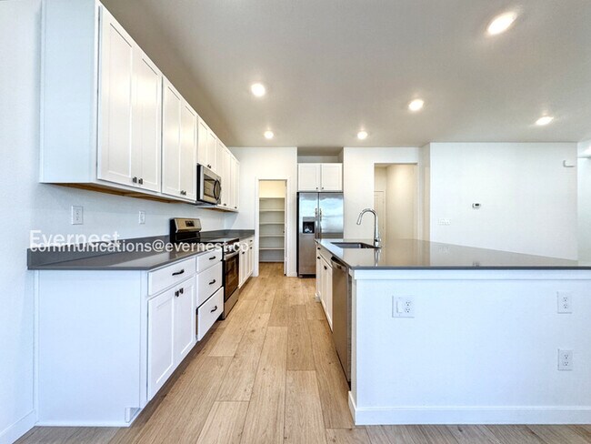 Building Photo - 9021 Hightower St
