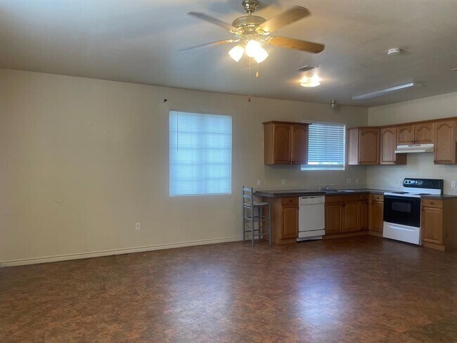 Building Photo - 261 Zimmerman Ave