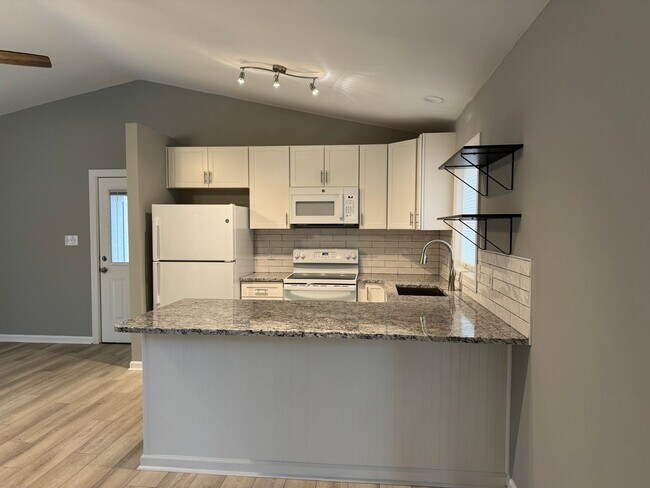 Building Photo - One Bedroom Ranch Home in Denver