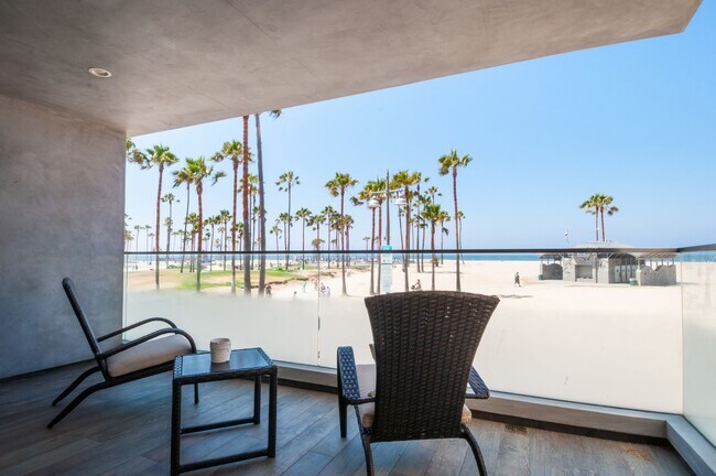 Building Photo - 1307 Ocean Front Walk