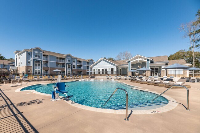 Building Photo - Hawthorne at Summerville