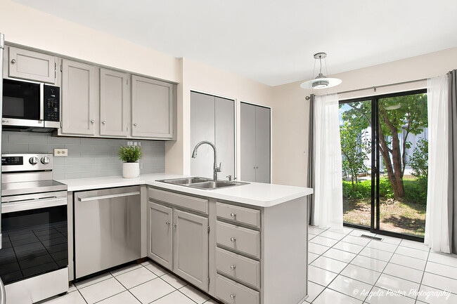 Foto del edificio - 246 Shadow Bend Dr