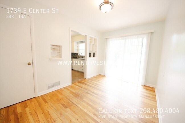 Foto del edificio - 1739 E Center St