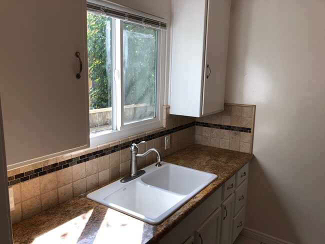 Remodeled kitchen - 941 E Broadway