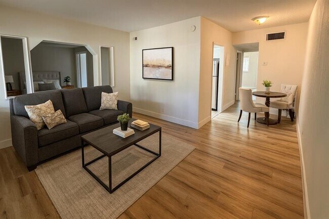 Building Photo - 344 SE 11th Ave