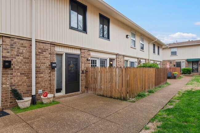 Foto del edificio - 2116 Hobbs Rd