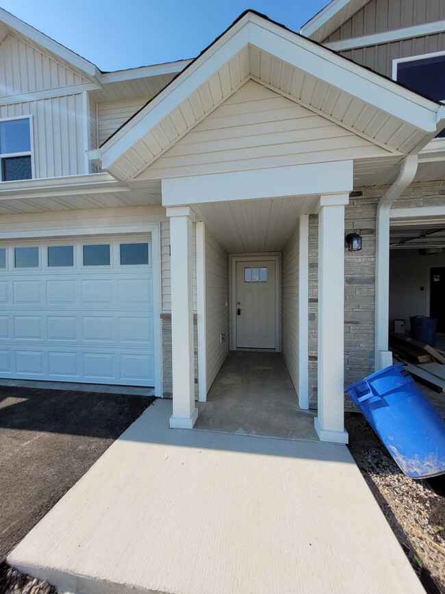 Building Photo - 1610 Eastside Cir