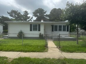Building Photo - 1426 Sewell Ave