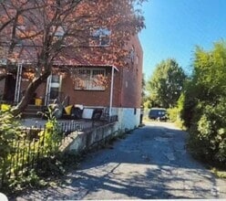 Building Photo - 150-14 58th Ave