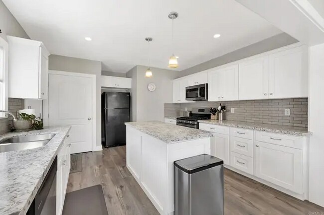 Building Photo - 15158 Domino St