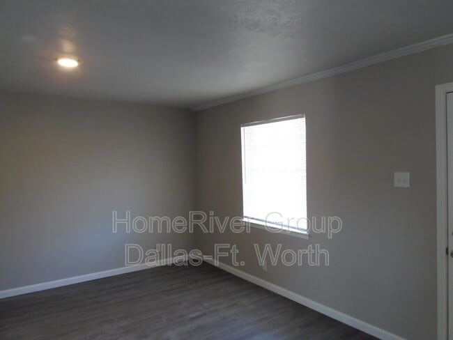 Building Photo - 311 Rita Dr