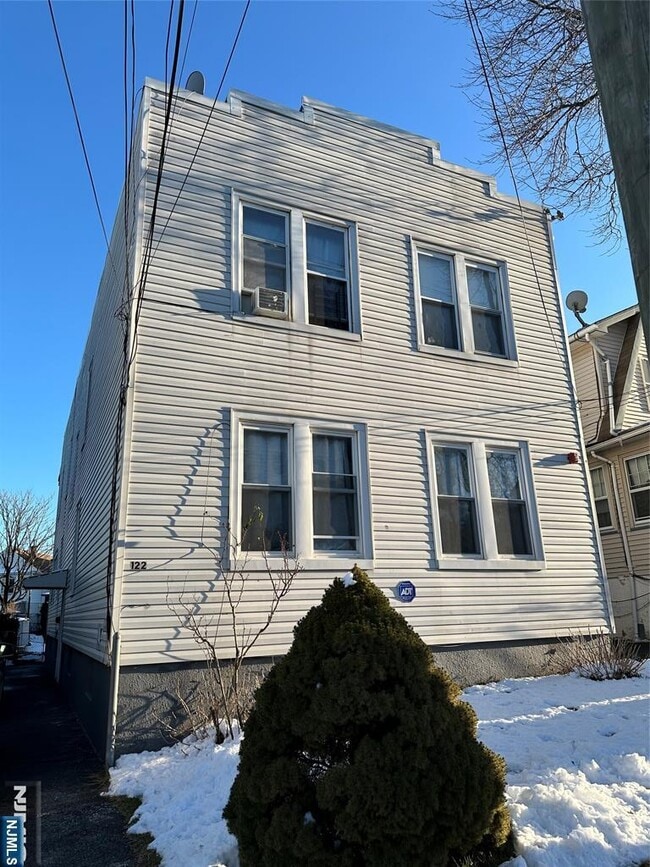 Building Photo - 122-124-124 Buffalo Ave