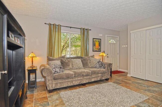 Building Photo - Worthington 3 BR Home