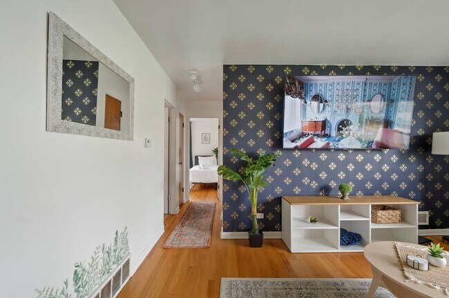 Foto del edificio - 30 W Burlington Ave