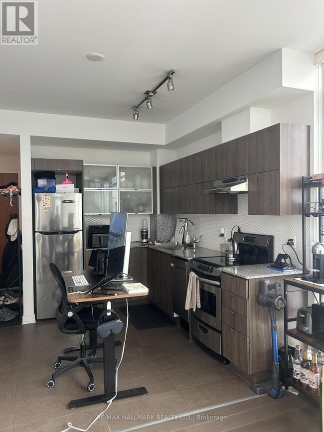 Building Photo - 170 Fort York Blvd