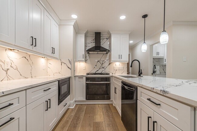 Building Photo - 2911 Bentwood Dr