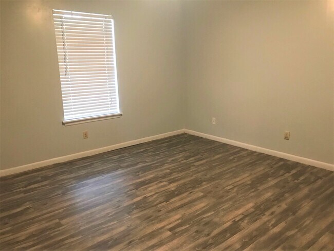 Foto del edificio - 520 E Lagrange St