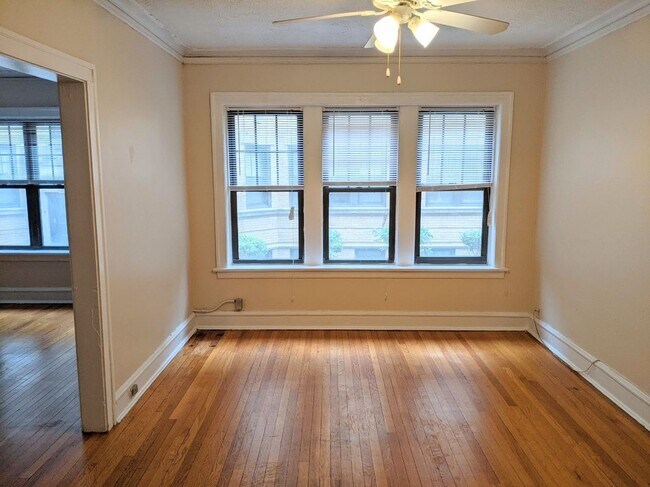 Building Photo - 925 Forest Ave