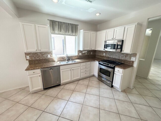 Foto del edificio - 3/BD 2/BA Golf Course Living at Its Finest...