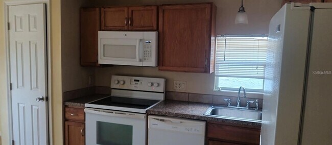 Foto del edificio - 1215 Skyview Blvd