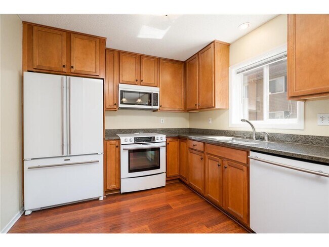 Foto del edificio - 6459 Regency Ln