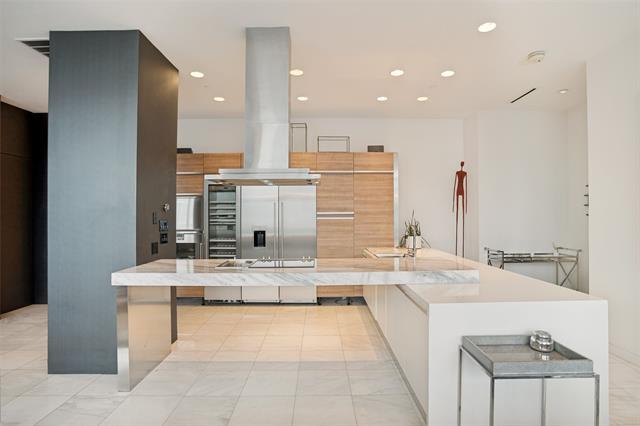 Foto del edificio - 2408 Victory Park Ln