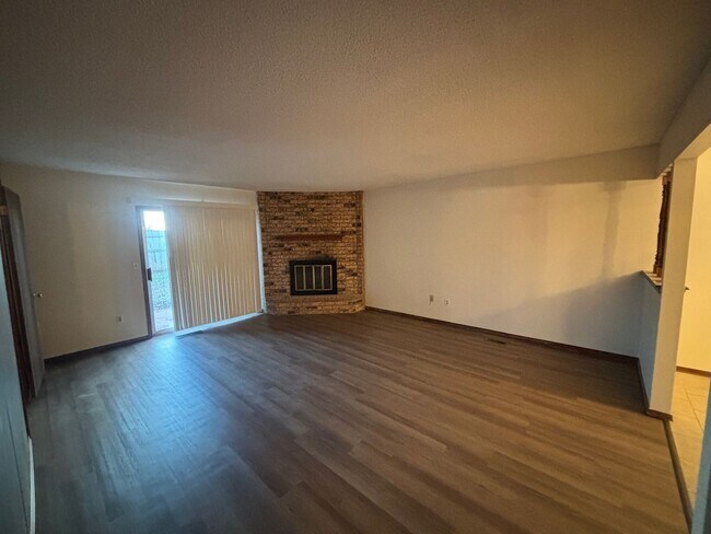 Foto del edificio - Beautiful 3 Bed 2 Bath Home in Yukon