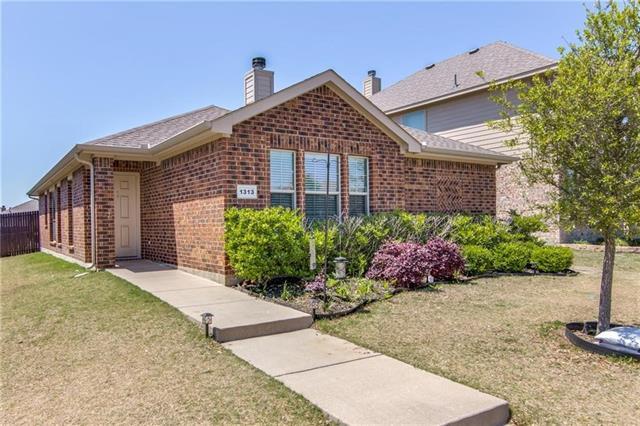 Foto del edificio - 1313 Honeywood Ln